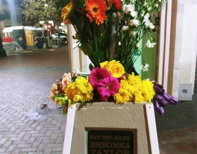 Oakland Artist Vows to Replace Vandalized, then Stolen Statue Honoring Breonna Taylor - Vimarsana News
