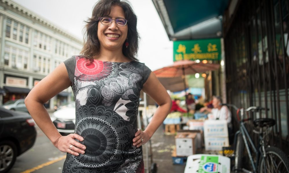 Oakland Becomes Latest California City to Pass Hazard Pay for Grocery Store Workers, Granting $5 More Per Hour - Vimarsana News