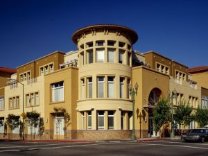 La Clínica de La Raza Selected as 2021 Nonprofit of the Year