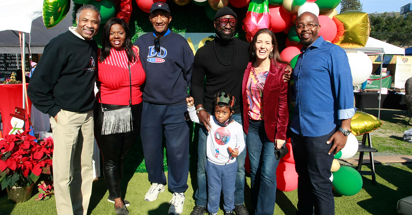 Present at the Black Sunday Holiday Expo were Carl Davis, president of the California Black Chamber of Commerce; Cathy D. Adams, president of the Oakland African American Chamber of Commerce; Frederick Jordan, president of the San Francisco African American Chamber of Commerce; Jonathan Jones, Post Newspaper Group and Oakland Mayor Libby Schaaf with ‘Little King’ Landon Sandoval.