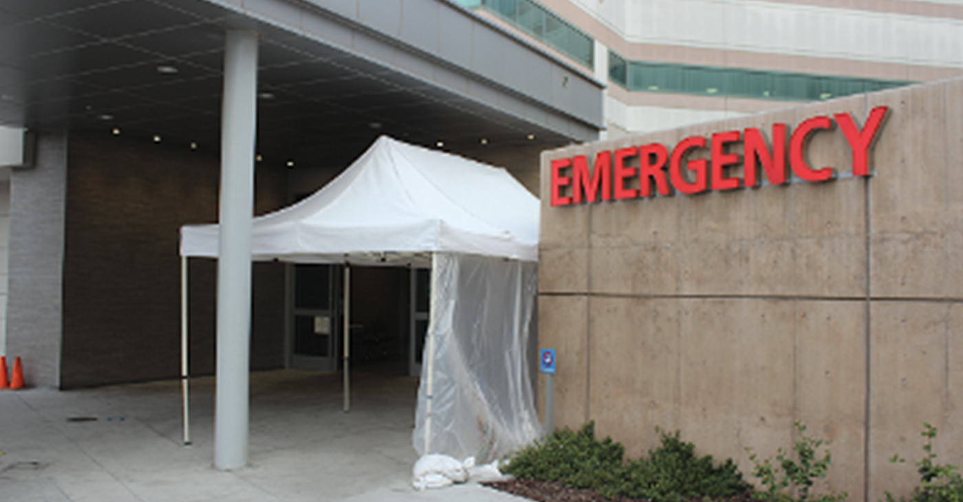 Oakland Highland Hospital screening tent at the emergency entrance on July 5, 2021. Photo by Zack Haber.