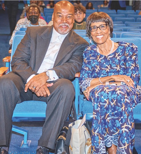 Lynch and Dr. Betty Price. (Kelly Parkinson photo)