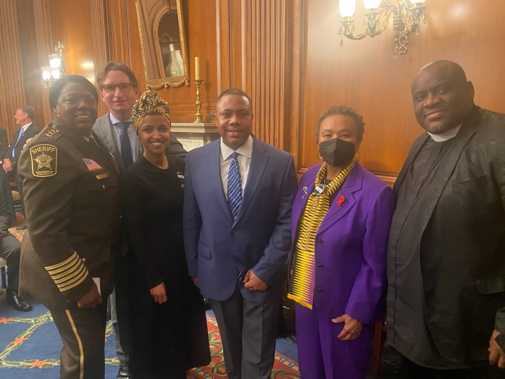 At Leader Jeffries’ #StateoftheUnion reception “with my amazingDemocratic colleagues & guest, Pastor Mike McBride,” said Rep. Lee.