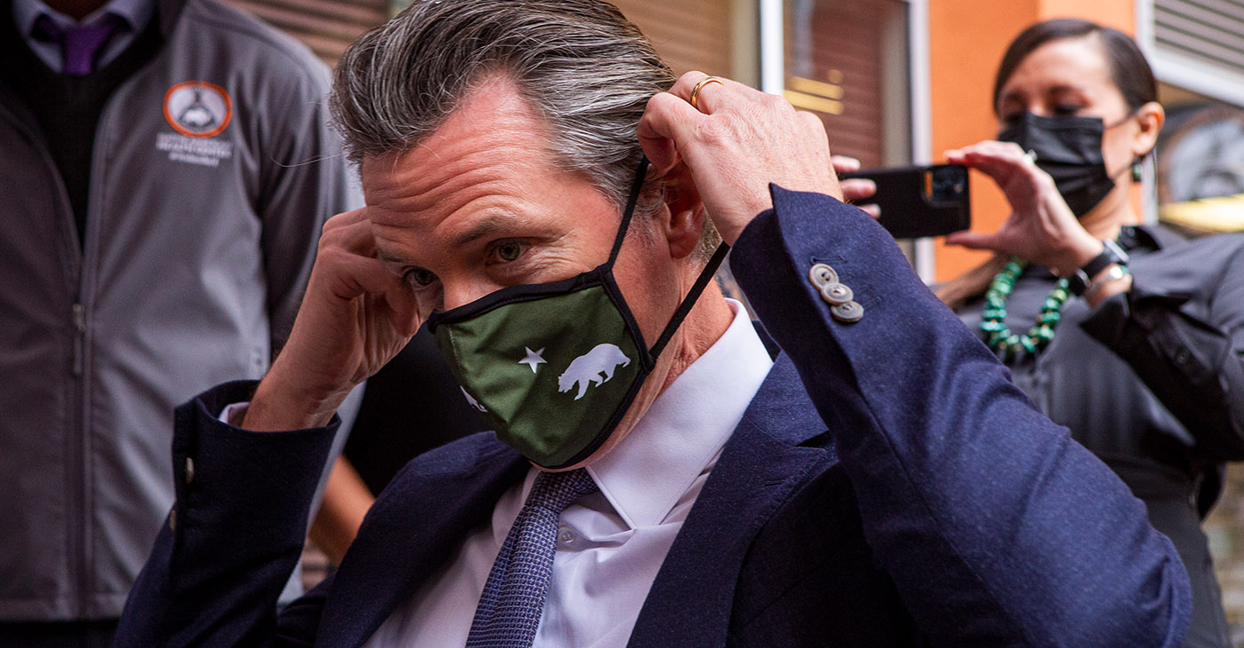 Gavin Newsom puts his mask back on after getting tested for COVID-19 at Native American Health Center in Oakland, Calif., on Dec. 22, 2021. (Harika Maddala/ Bay City News)