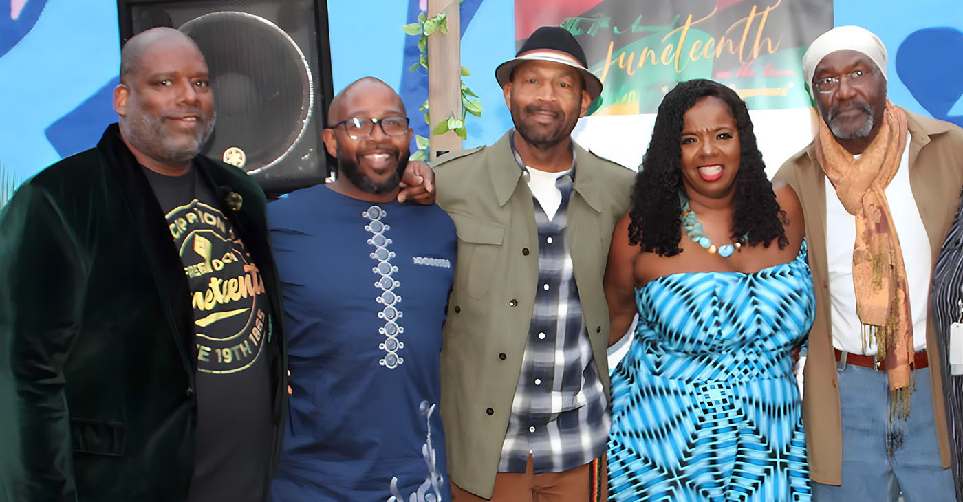 Left to right, For the Culture owner Chris Rachal, former Oakland City Councilmember Loren Taylor; Chef Nigel Jones, owner Calabash Restaurante; event organizer Cathy D. Adams, president of OAACC and CDA Consulting Group; and actor Delroy Lindo. Photo by Auintard Henderson.