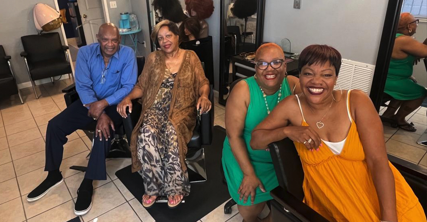 (L-R) George L. Randolph, Gwen Randolph, Sherron Hogg-Harri and Stacy Hogg Stewart hang out at the Style-Rite Beauty Salon. Photo by Jonathan Fitness Jones.