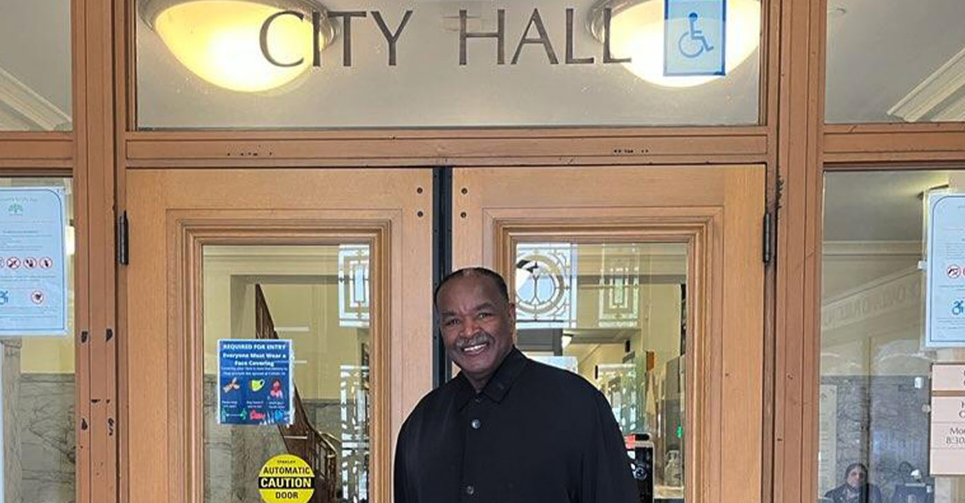 Geoffrey Pete, owner of Geoffrey’s Inner Circle, at Oakland City Hall. Photo by Jonathan ‘Fitness’ Jones.