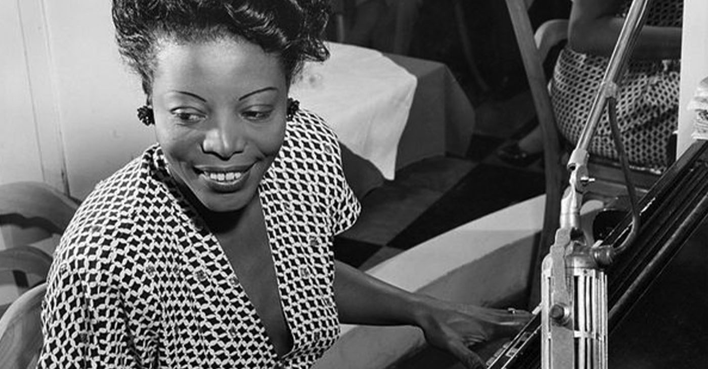 Born Mary Elfrieda Scruggs, Williams displayed remarkable musical talent from a young age. Raised in Pittsburgh, she began playing the piano at three years old and was performing publicly by the age of six.