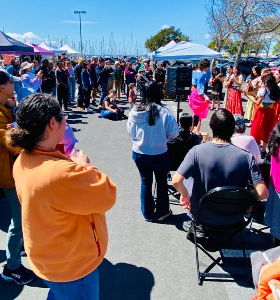 The crowd at the new Marina Bay farmers’ market. Photo by Kathy Chouteau.