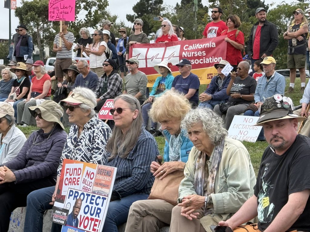 Hundreds rally at Lake Merritt Amphitheater Aug. 16 protesting Trump administration attempts to gerrymander and suppress voting rights. Photo by Ken Epstein.