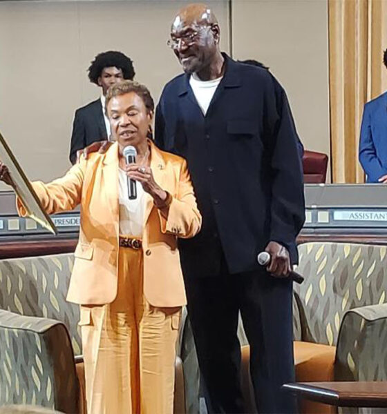 Oakland Mayor Barbara Lee presents Oakland actor Delroy Lindo the key to the cCity Council chambers of Oakland City Hall in downtown Oakland. Photo by Carla Thomas. 