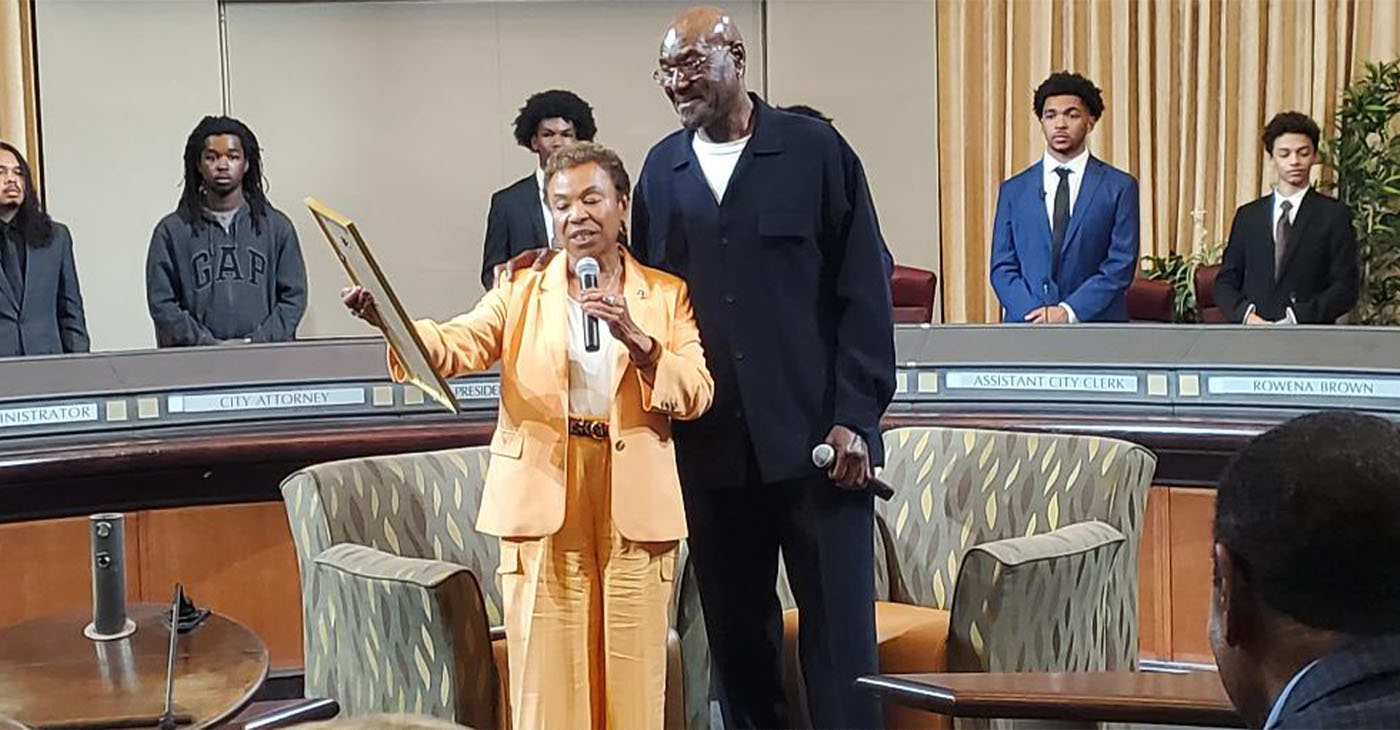 Oakland Mayor Barbara Lee presents Oakland actor Delroy Lindo the key to the cCity Council chambers of Oakland City Hall in downtown Oakland. Photo by Carla Thomas. 