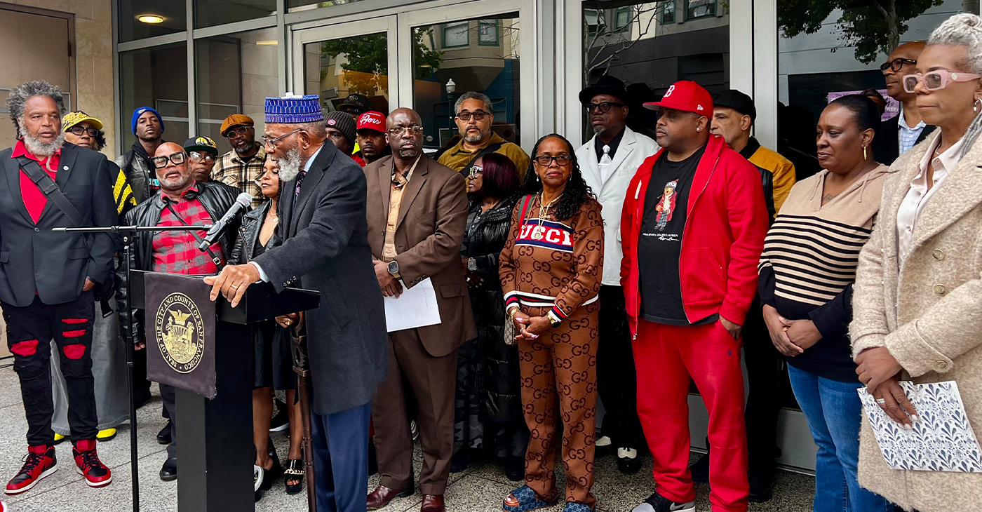 Rev. Amos Brown of Third Baptist Church addresses community members at the Fillmore Heritage Center ribbon cutting. Photo by Linda Parker Pennington.
