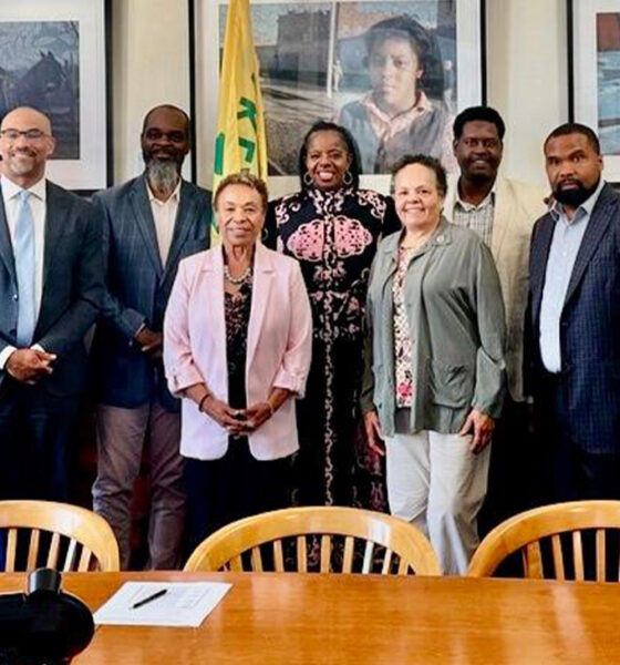 Present at the recent meeting on implementing recommendations on Oakland’s Disparity Study on city work contracts were (first row, l. to r.):  Chuck Baker, Oakland Mayor Barbara Lee and Darlene Flynn. Second row, l. to r.) Samuel Adams, Erica Astrella, Chadwick Spell, Cathy Adams, Stanley Cooper, Maria Wagner, Len Turner, Derek Barnes, Paul Cobb. Photo courtesy of Oakland Mayor’s Office.