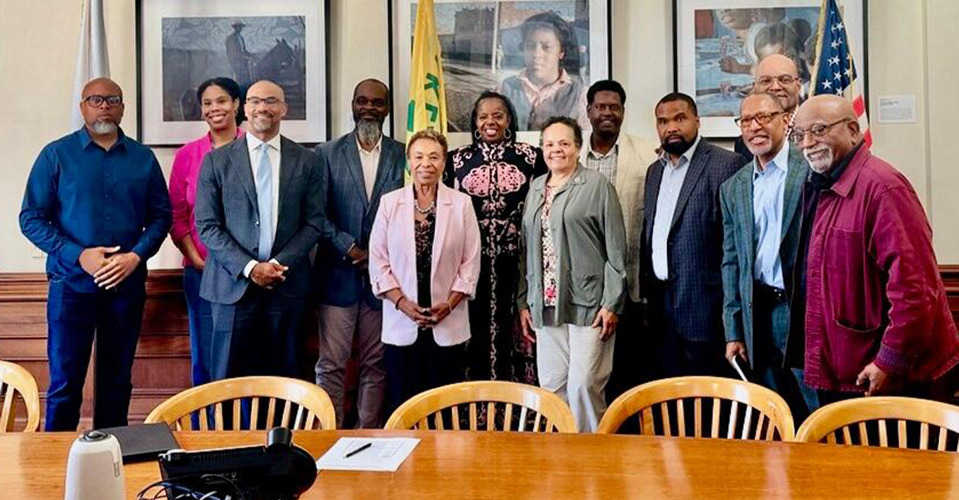 Present at the recent meeting on implementing recommendations on Oakland’s Disparity Study on city work contracts were (first row, l. to r.):  Chuck Baker, Oakland Mayor Barbara Lee and Darlene Flynn. Second row, l. to r.) Samuel Adams, Erica Astrella, Chadwick Spell, Cathy Adams, Stanley Cooper, Maria Wagner, Len Turner, Derek Barnes, Paul Cobb. Photo courtesy of Oakland Mayor’s Office.
