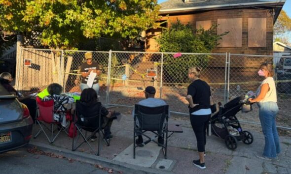 Supporters continue to gather outside the home of Zakiya Jendayi a week after sheriff’s deputies boarded up doors and windows, changed the locks and fenced off the property. Photo by Lindsay Imai Hong.